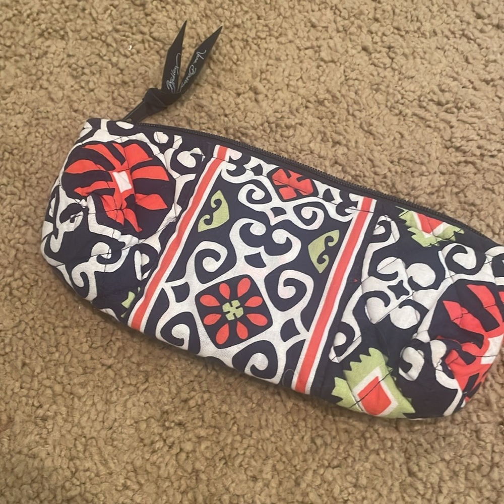 Vera Bradley bundle.  In excellent condition. - Picture 4 of 5